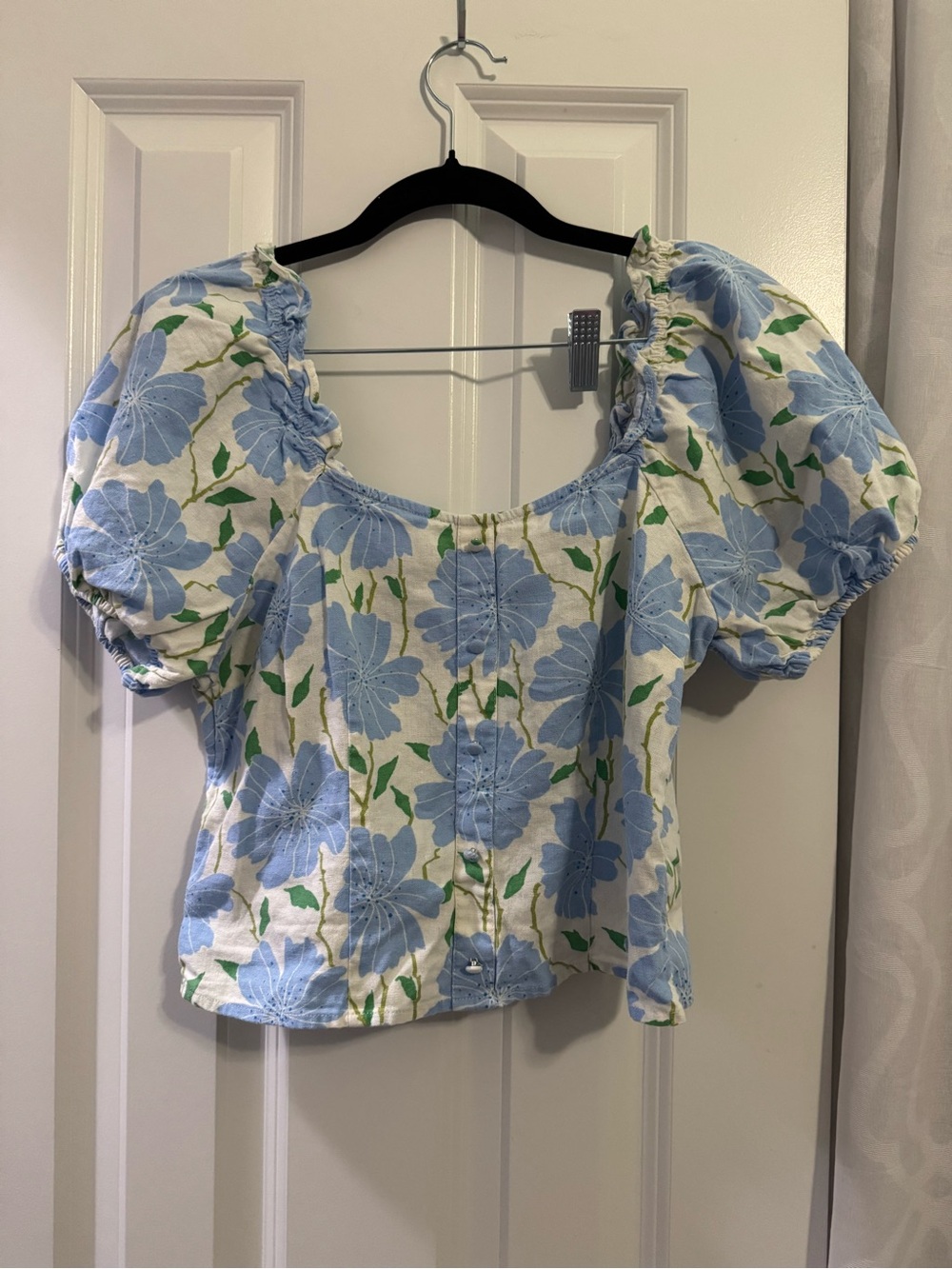 Who What Wear Blue Floral Puff-Sleeve Crop Top